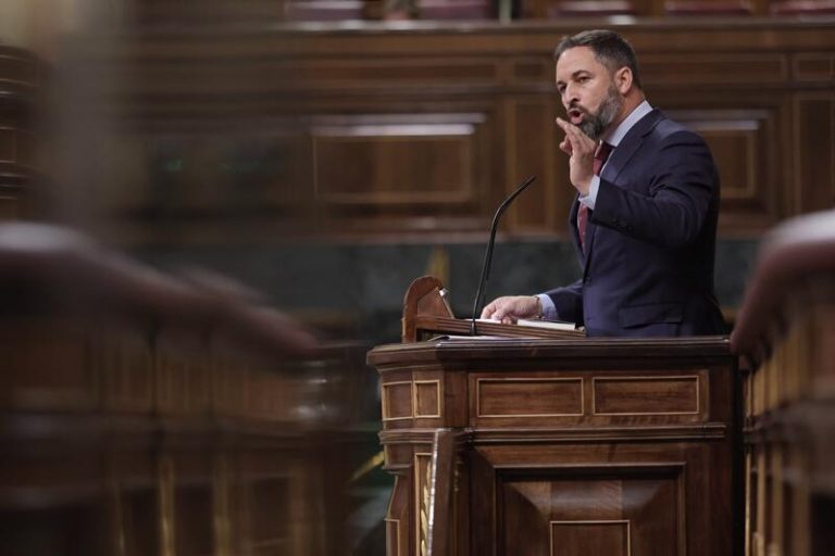 Abascal pide a Casado a «asumir su responsabilidad» y presentar una moción de censura
