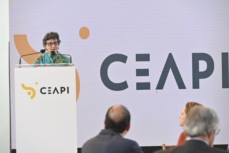 González Laya ve «imprescindible» que Europa preste «más atención» a Latinoamérica