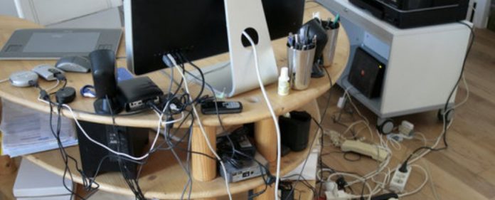 Cómo librarse de los cables en el escritorio