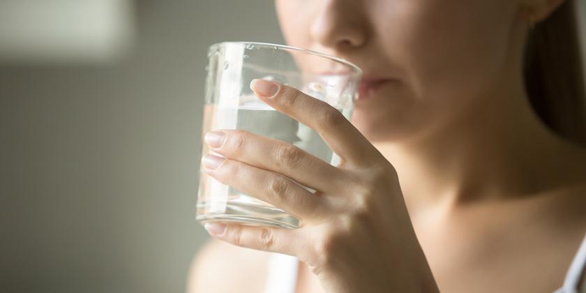 ¿Vaso Con Agua En Una Silla?