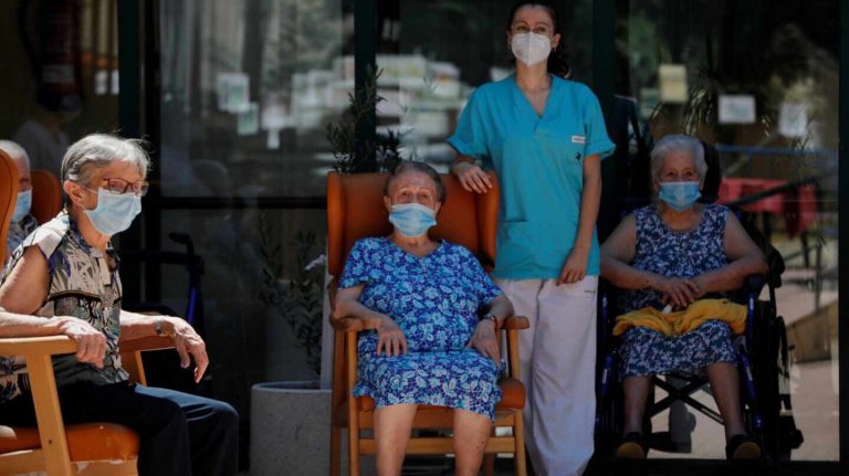 Andalucía registra 20 usuarios y 17 trabajadores de residencias con positivos Covid