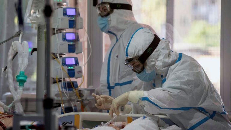 Andalucía sube su tasa a 189,3 puntos, suma 1.161 casos y 14 muertos