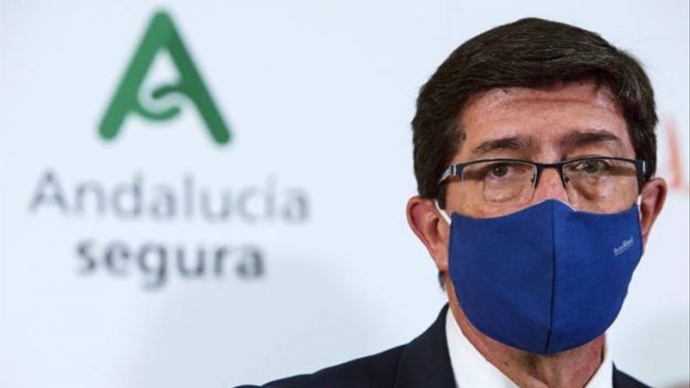 Andalucía «seguirá recomendando» la mascarilla pese al anuncio de Sánchez