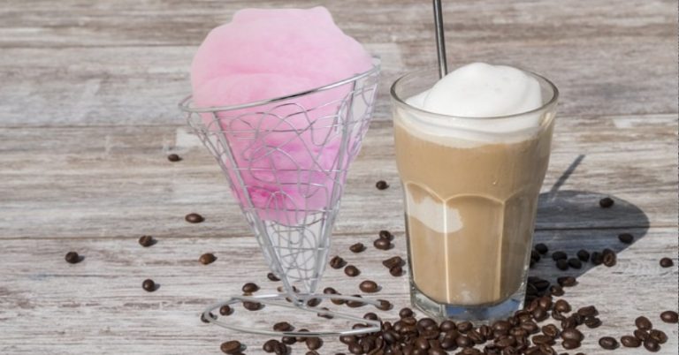 Así se hace el café con algodón dulce que Nespresso quiere hacer viral este verano
