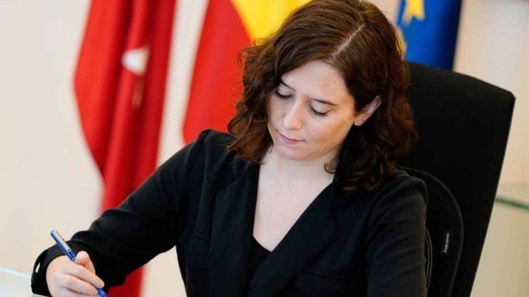 Ayuso y Urkullu encabezan las quejas contra Darias por el documento de ‘nueva normalidad’