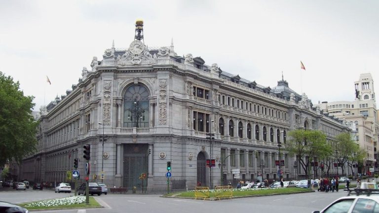 El déficit por cuenta corriente sube un 6,2% hasta abril, con 1.700 millones