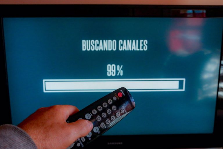 Bruselas vuelve a exigir a España que recupere las ayudas a la TDT en zonas remotas