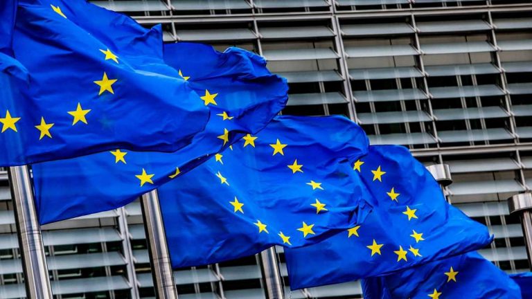 Bruselas retrasa a agosto la llegada de las ayudas europeas