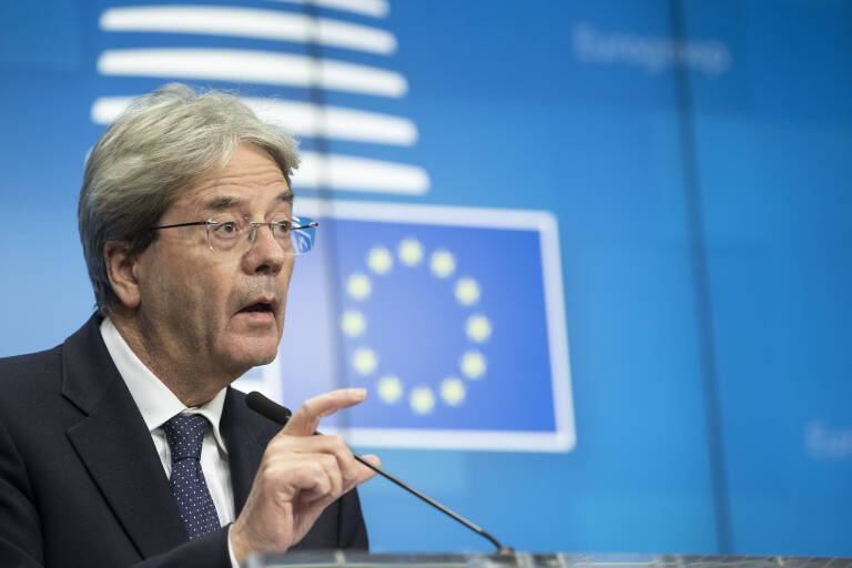 Bruselas propone que 2022 sea el último año sin límites en el déficit y deuda públicos