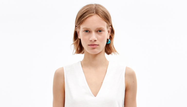 Bimba y Lola: la camiseta asimétrica blanca y otras deseadas al 50%