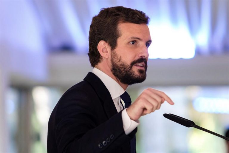 Casado acusa a Sánchez de «desarmar el Estado de derecho para permanecer dos años más en el poder»
