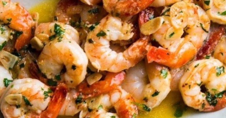 Cómo hacer unas gambas al ajillo riquísimas en el microondas en menos de 10 minutos