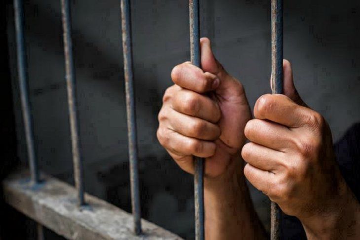 Condenan a un hombre a 3 meses de cárcel por abofetear a su hija