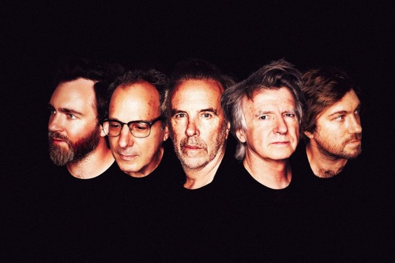 Crowded House presenta “Dreamers are waiting”, su nuevo álbum