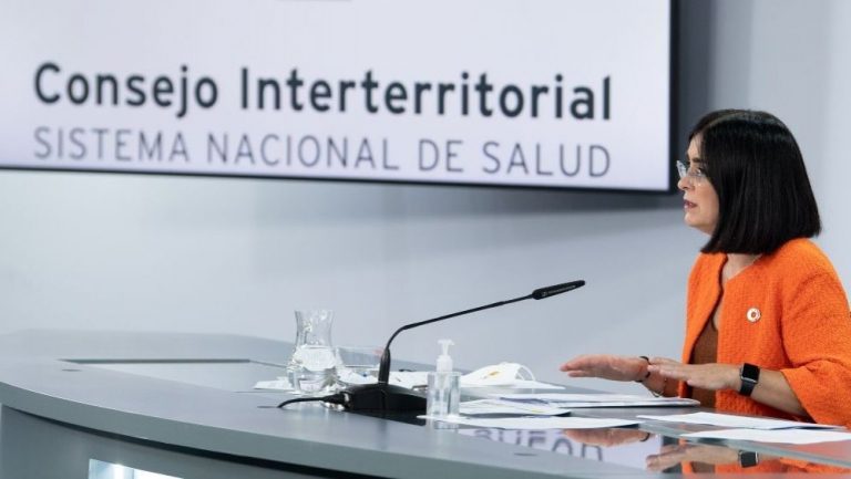 Darias anuncia la vuelta del público a los estadios