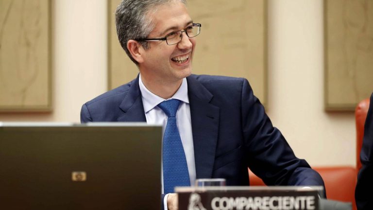De Cos: Es crucial culminar Basilea III para salvaguardar la estabilidad financiera mundial