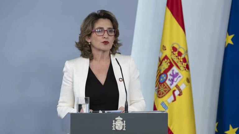 El Gobierno recortará 1.000 millones a las eléctricas para acabar con los ‘windfall profits’