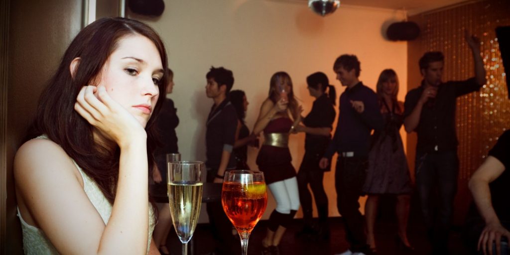No Te Motivas En Conocer Gente Cuando Vas A Fiestas