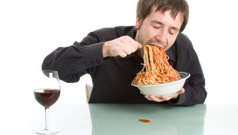 Esto es lo que pasa por comer rápido