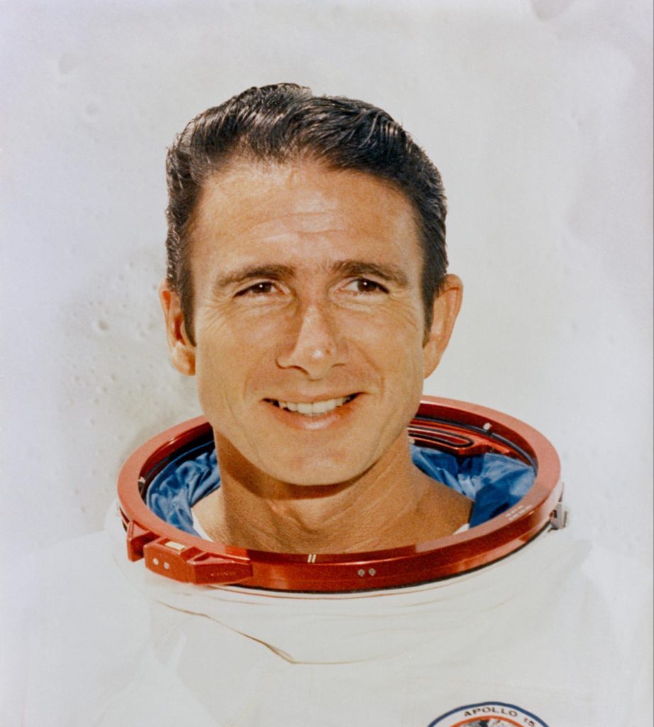 Estos Son Los 12 Hombres Que Han Pisado La Luna 42 James B. Irwin Llego Con Fotos De La Luna