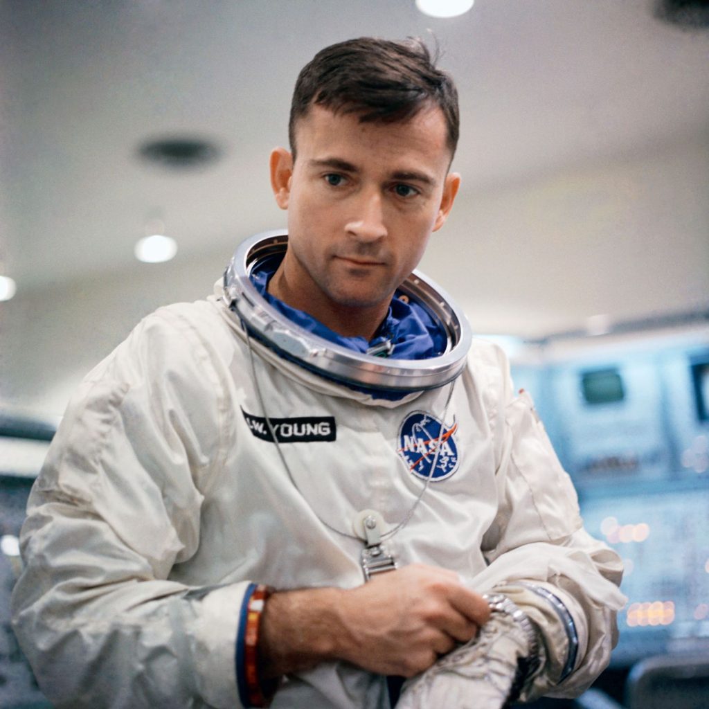 Estos Son Los 12 Hombres Que Han Pisado La Luna 43 John W. Young Un Viajero Espacial Por Excelencia