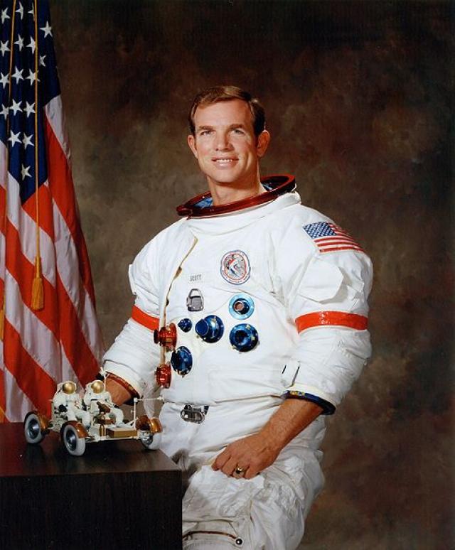 Estos Son Los 12 Hombres Que Han Pisado La Luna 41 David Scott También Piso La Luna