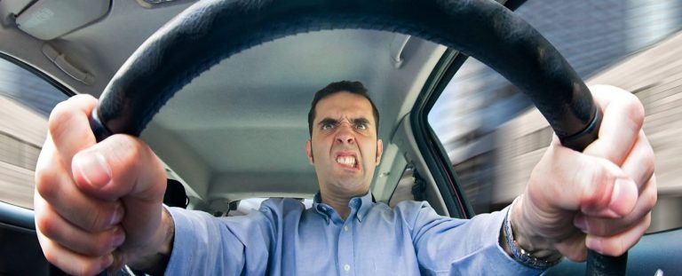 Cómo frenar un coche si te has quedado sin frenos