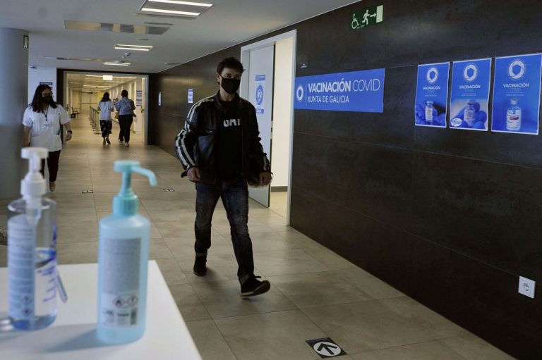 Un 25% de población de Galicia de 40 a 49 años tiene al menos una dosis