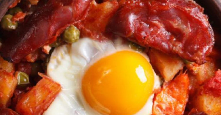 Huevos a la flamenca: la receta más ‘castiza’ para hacerla en casa