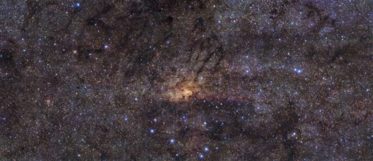 Investigadores publican el catálogo de estrellas más detallado del Centro Galáctico