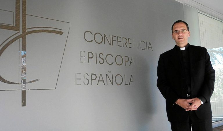 El director de la CEE traza la «senda» para recuperar la «reputación» de la Iglesia