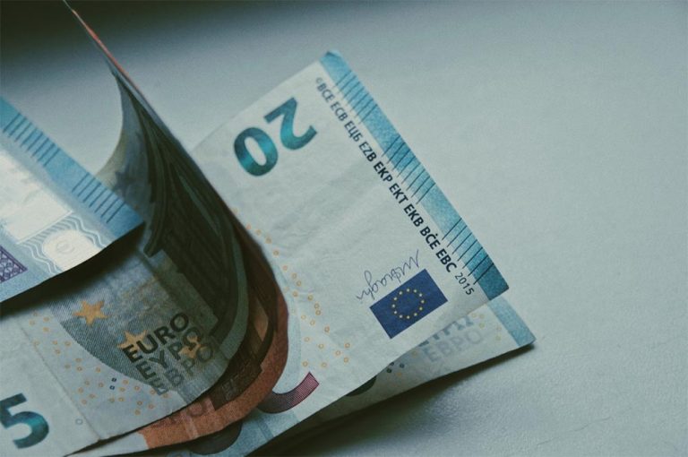 Los salarios subieron un 0,5% en 2019, cinco puntos menos que en 2018