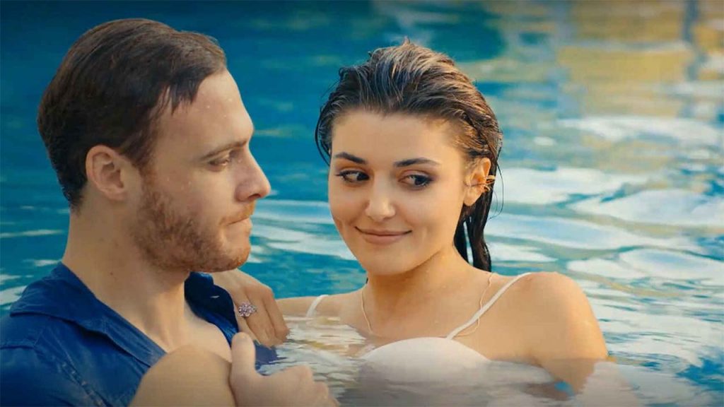 ¿Seguirá Estando Hande Erçel En Love Is In The Air?