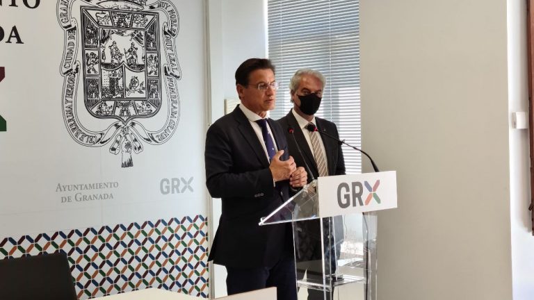 El alcalde de Granada, de Cs, se mantiene en el cargo