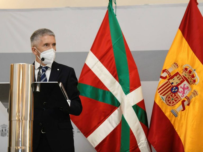 Marlaska pacta que la Ertzaintza acceda a bases de datos internacionales