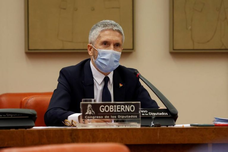 Marlaska reprende al PP por «utilizar» la amenaza de los CDR a Casado