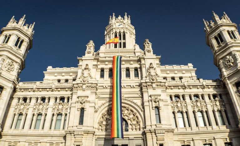 Más Madrid exige a Almeida bandera LGTBI en Cibeles
