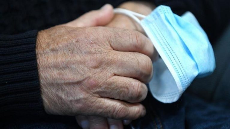 El PSOE extremeño pide «coordinación» con las CCAA sobre la mascarilla