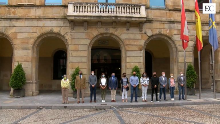 Minuto de silencio en Gijón para expresar «un grito de rabia infinita» por las niñas de Tenerife