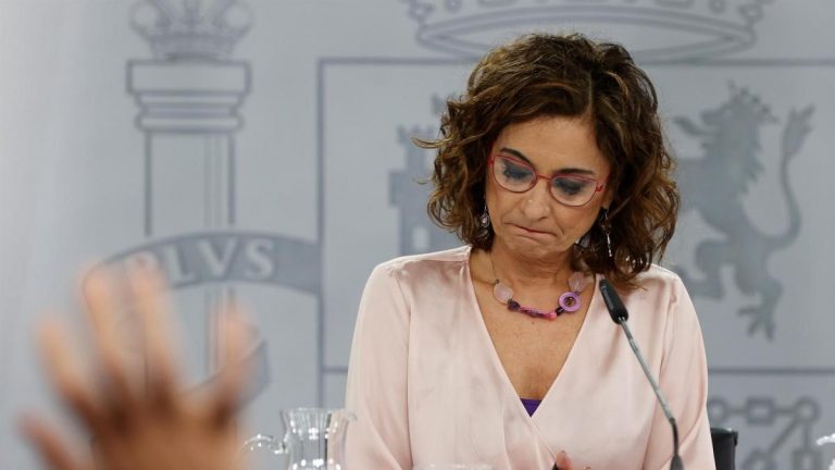 Montero «ni confirma ni descarta» que Junqueras esté en la mesa de diálogo con Cataluña