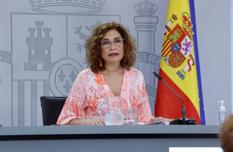 Montero deja la puerta abierta a que Junqueras participe en la mesa de diálogo