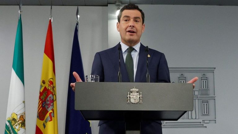 Moreno no quiere «corregir» a Ayuso sobre los indultos pero pide preservar la neutralidad del Rey