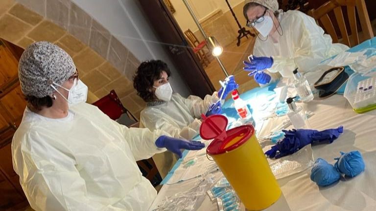 Murcia detecta 18 casos relacionados con el brote de estudiantes que viajaron a Mallorca