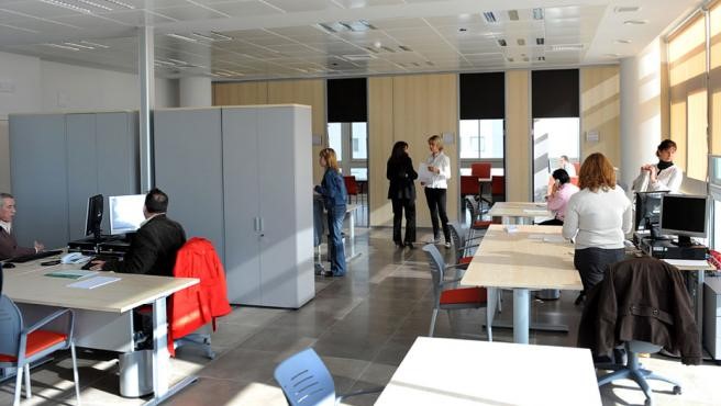 Ocho de cada diez empleados públicos trabaja en administraciones autonómicas y locales