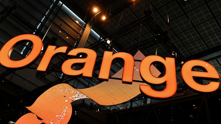 Orange y sindicatos firman el acuerdo para el ERE que consigna las 400 salidas voluntarias