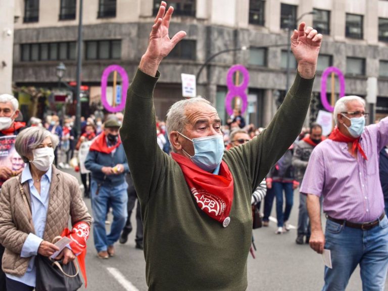 Pensionistas se movilizan para denunciar el «inadmisible» maltrato a los mayores en el País Vasco