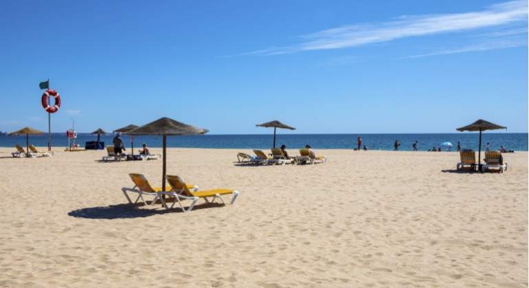 Playas urbanas de España que están a la puerta de tu casa