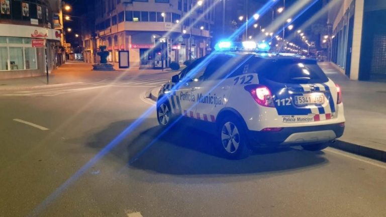 La Policía Local de Palma mantiene presencia policial ante el hotel COVID