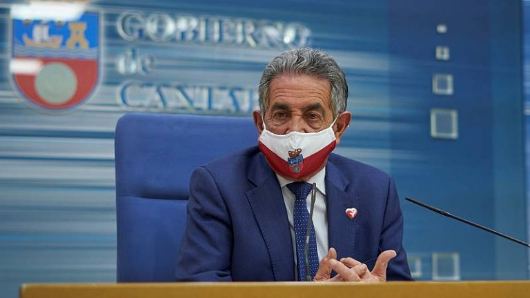 Revilla aboga por ir «jubilando» la mascarilla