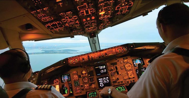 Seis de cada 10 jóvenes se plantean ser piloto de aviación
